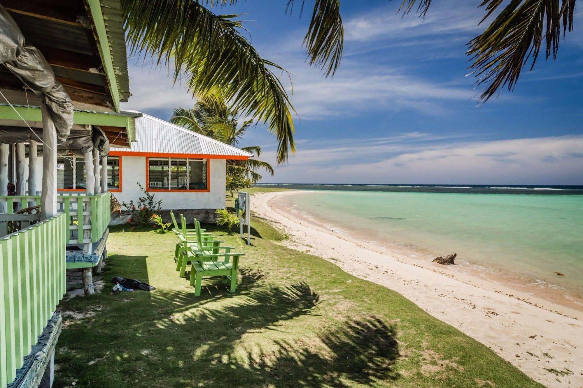 Tailua Beach Fales Manase Exterior photo